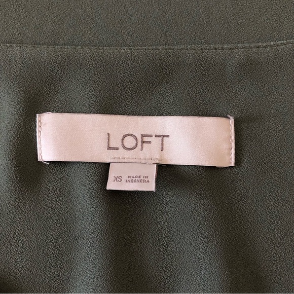 LOFT v-neck puff-sleeve blouse - Picture 4 of 5